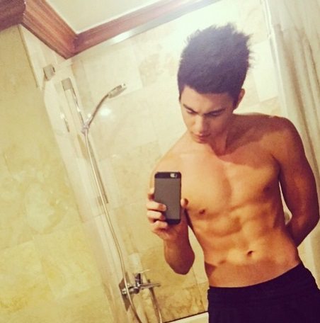 anjo damiles topless without shirt selfie