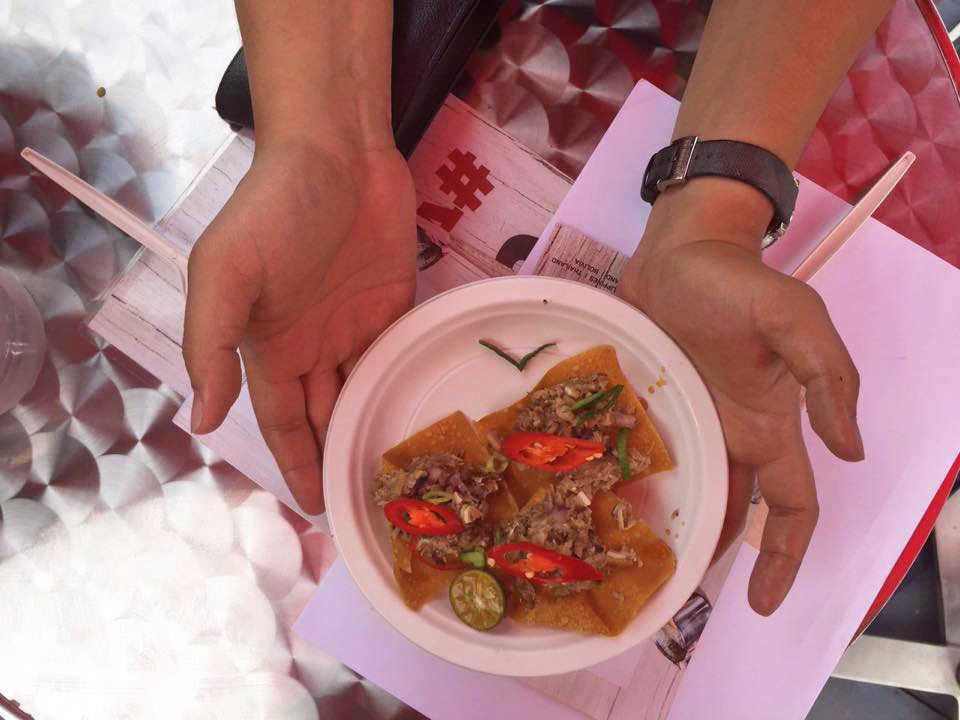 sizzling sisig in wanton cup at world streetfood congress 2015