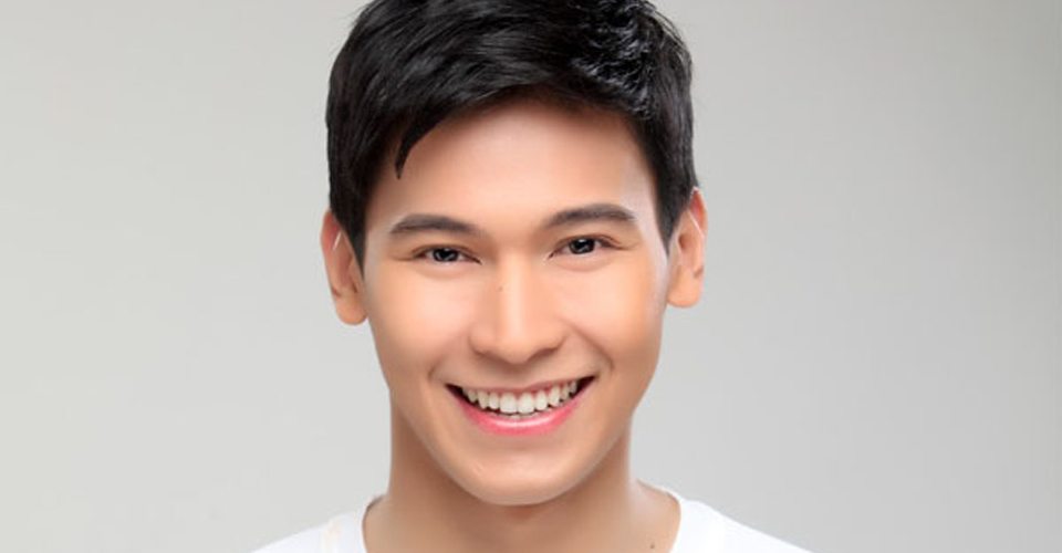 JUST IN: Enchong Dee Enters the Pinoy Big Brother House as a Housemate Acto...