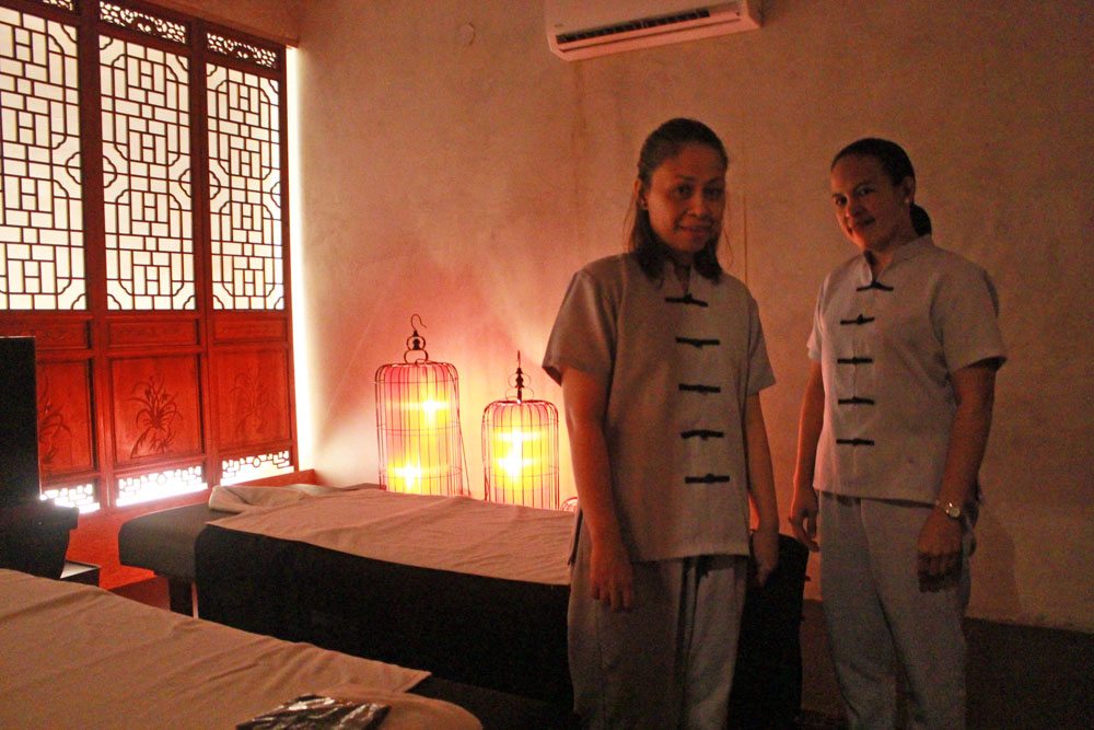 massage therapists at qiwellness living tagaytay spa