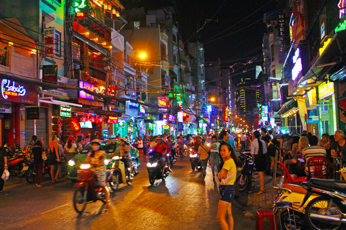 street lights saigon ho chi minh city vietnam night shot