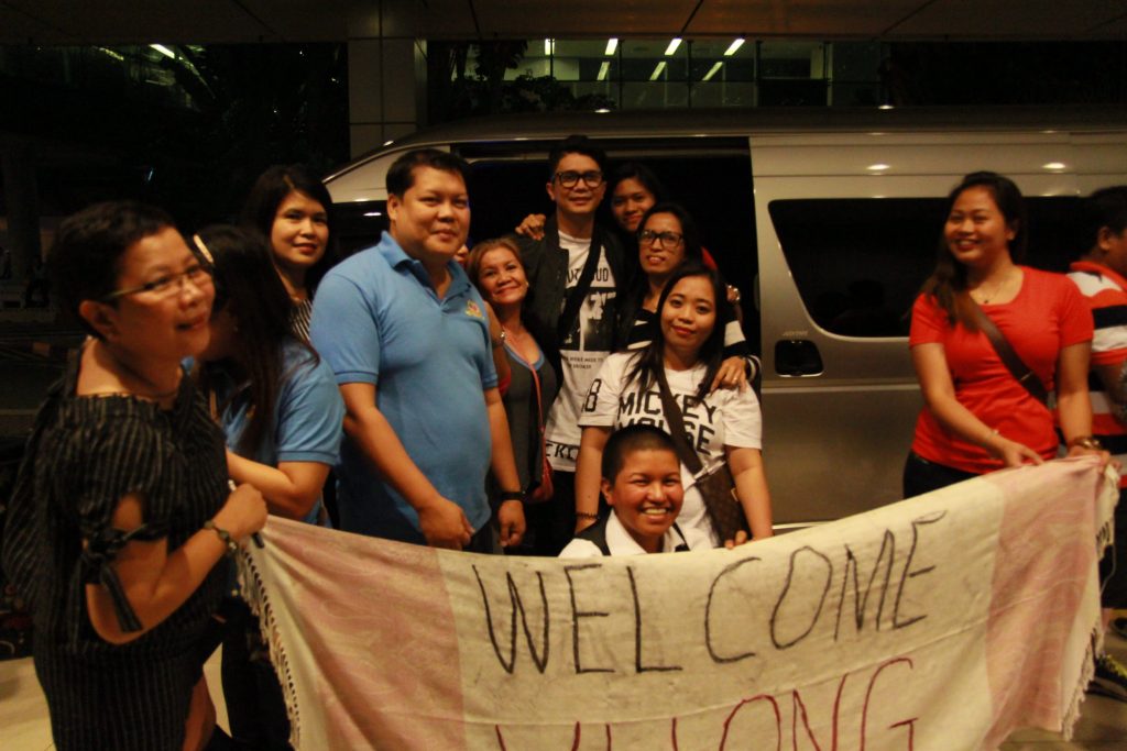 fans with vhong navarro in singapore