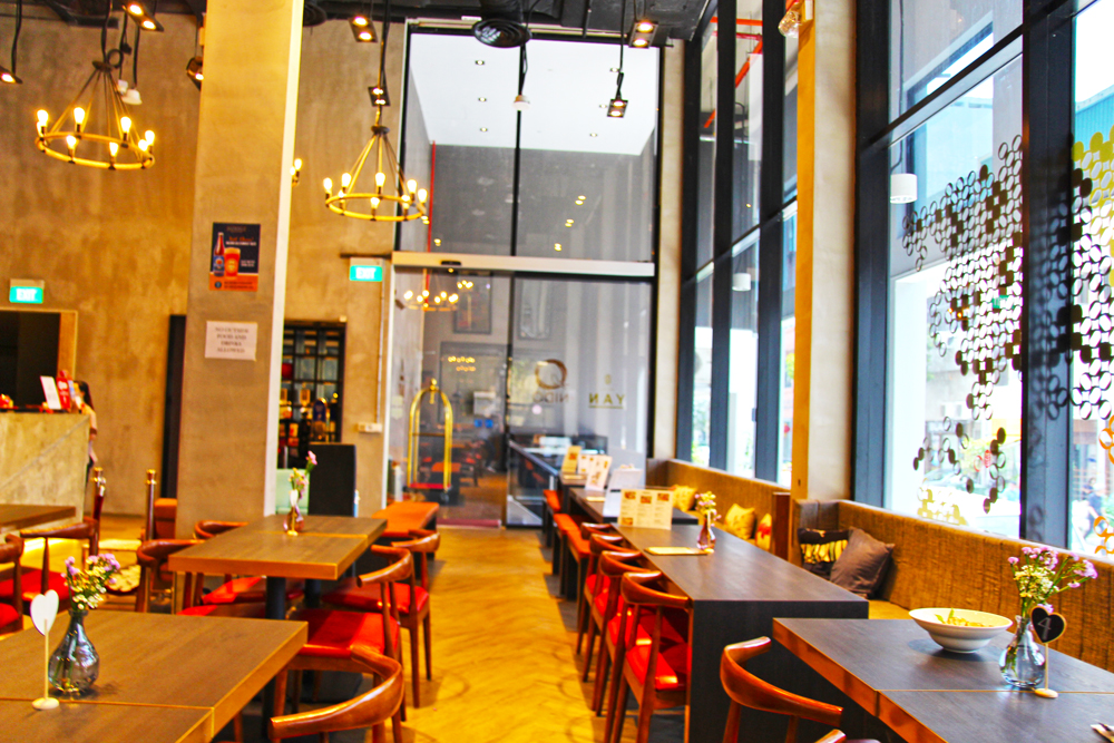 hotel-yan-singapore-dining-area-lobby-nido-cafe