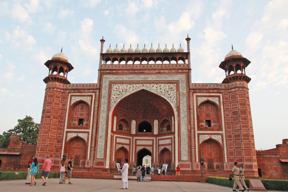 taj-mahal-edited-gate-entrance