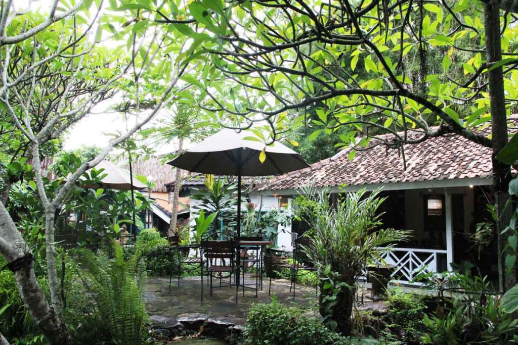 dusun-jogja-village-inn-garden-patio-yogyakarta-indonesia