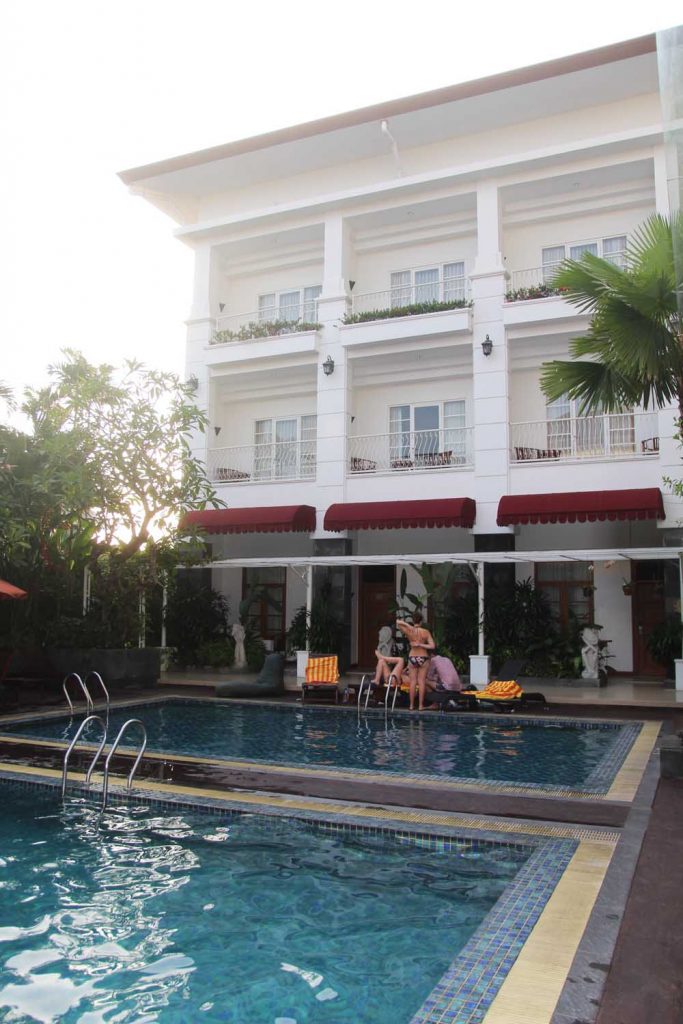 gallery-prawirotaman-hotel-yogyakarta-indonesia-pool-weekend